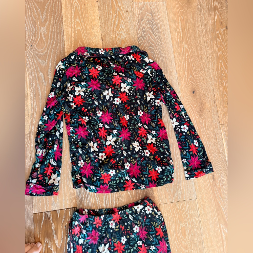 Little Sleepies LIMITED
EDITION Holiday Berry Merry Women's Pajamas outfit Small - Picture 10 of 12
